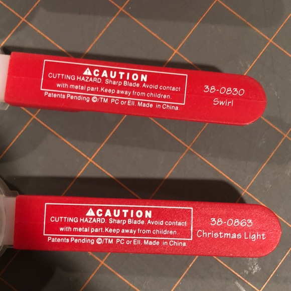 4. Sizzix Paddle Punch Positionable Hand Punch dies - Picture 7 of 15